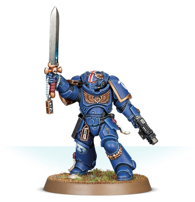 Warhammer 40000 - Space Marines: Primaris Lieutenant with Power Sword